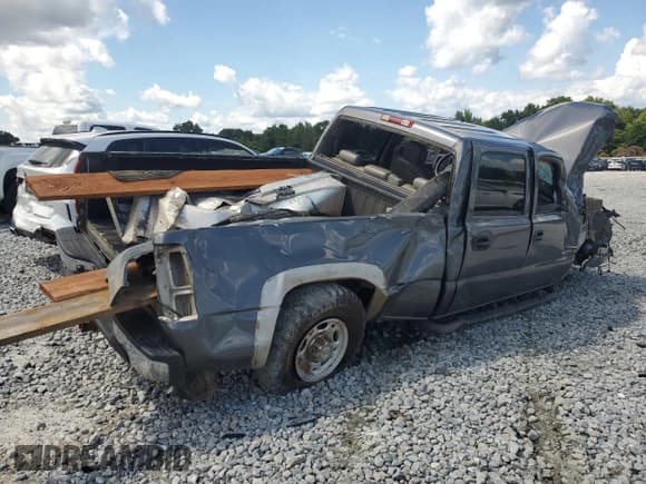 ✅ 2006 Chevrolet Silverado 2500HD LT3 • VIN: 1GCHK23206F101115 • Lot: 68626005. Wystawiony na Copart z przebiegiem Nie podano. Bezpłatny archiwum sprzedaży aukcyjnych z USA i szczegółowy raport historii pojazdu na DreamBid. Zdjęcie 3.
