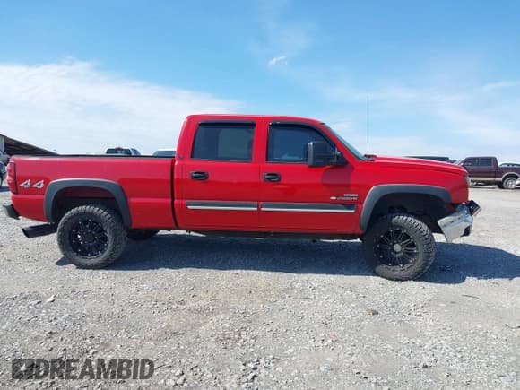 ✅ 2006 Chevrolet Silverado 2500HD LT1 • VIN: 1GCHK23D06F171442 • Lot: 41691533. Listed on IAAI with 294,980 mi. Free auction sales archive from the USA and detailed vehicle history report at DreamBid. Image 13.
