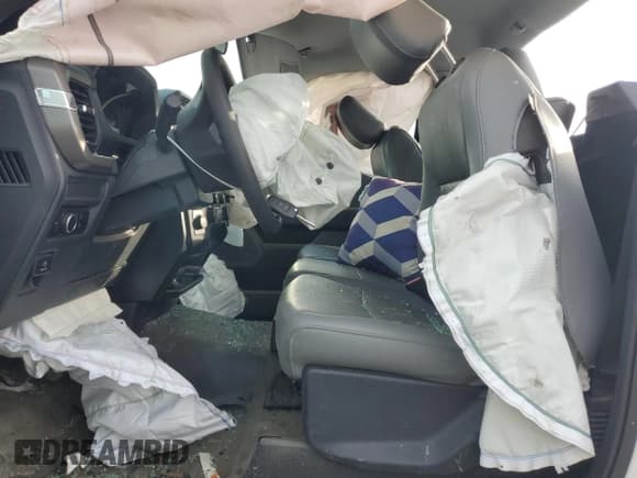 ✅ 2024 Ford F-150 XL • VIN: 1FTMF1KP3RKE39582 • Lot: 69044495. Wystawiony na Copart z przebiegiem 40 132 mil. Bezpłatny archiwum sprzedaży aukcyjnych z USA i szczegółowy raport historii pojazdu na DreamBid. Zdjęcie 7.