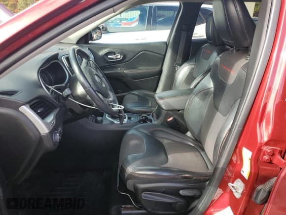 ✅ 2015 Jeep Cherokee Trailhawk • VIN: 1C4PJMBS7FW785740 • Lot: 89643045. Listed on Copart with 199,831 mi. Free auction sales archive from the USA and detailed vehicle history report at DreamBid. Image 7.