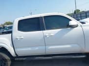 ✅ 2021 Toyota Tacoma SR • VIN: 5TFAX5GN2MX189827 • Lot: 43033956. Wystawiony na IAAI z przebiegiem 66 116 mil. Bezpłatny archiwum sprzedaży aukcyjnych z USA i szczegółowy raport historii pojazdu na DreamBid. Zdjęcie 14.