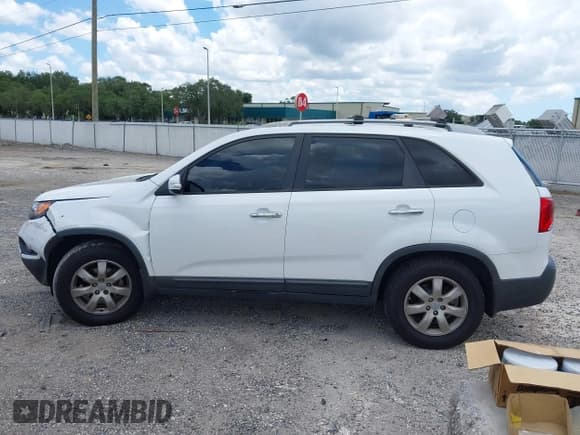 ✅ 2013 Kia Sorento LX • VIN: 5XYKT4A25DG411028 • Lot: 42980380. Listed on IAAI with 115,768 mi. Free auction sales archive from the USA and detailed vehicle history report at DreamBid. Image 13.
