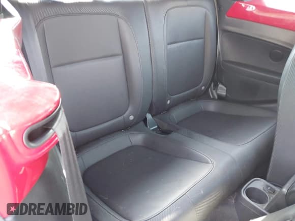 ✅ 2019 Volkswagen Beetle S • VIN: 3VW5DAAT7KM510898 • Lot: 42567677. Listed on IAAI with Not provided. Free auction sales archive from the USA and detailed vehicle history report at DreamBid. Image 8.