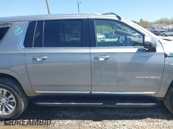 ✅ 2023 GMC Yukon XL SLT • VIN: 1GKS2GKD1PR386708 • Lot: 41995724. Wystawiony na IAAI z przebiegiem 33 505 mil. Bezpłatny archiwum sprzedaży aukcyjnych z USA i szczegółowy raport historii pojazdu na DreamBid. Zdjęcie 14.