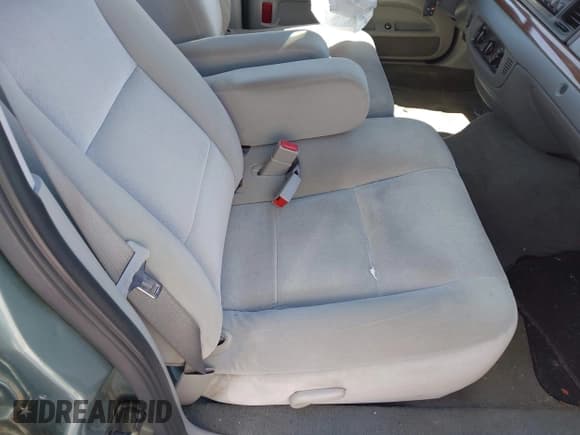 ✅ 2005 Ford Crown Victoria Standard • VIN: 2FAFP73W05X118255 • Lot: 42112937. Listed on IAAI with 71,481 mi. Free auction sales archive from the USA and detailed vehicle history report at DreamBid. Image 5.