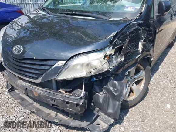 ✅ 2015 Toyota Sienna LE AAS • VIN: 5TDKK3DC2FS589471 • Lot: 42867927. Listed on IAAI with 156,259 mi. Free auction sales archive from the USA and detailed vehicle history report at DreamBid. Image 6.