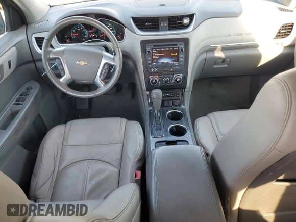 2015 Chevrolet Traverse LT z VIN 1GNKRHKD4FJ175276, wystawiony jako Copart lot #70574925 z przebiegiem 144 793 mil mil oraz Szkoda całkowita • Salvage title. Historia ofert i sprzedaży dostępna na DreamBid. Obrazek 8.