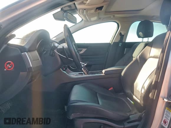 ✅ 2016 Jaguar XF 35t Premium • VIN: SAJBD4BV4GCY14529 • Lot: 94589215. Wystawiony na Copart z przebiegiem 124 913 mil. Bezpłatny archiwum sprzedaży aukcyjnych z USA i szczegółowy raport historii pojazdu na DreamBid. Zdjęcie 7.