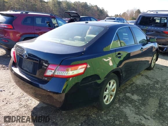 ✅ 2011 Toyota Camry LE • VIN: 4T1BF3EK3BU190340 • Lot: 41834193. Wystawiony na IAAI z przebiegiem 225 492 mil. Bezpłatny archiwum sprzedaży aukcyjnych z USA i szczegółowy raport historii pojazdu na DreamBid. Zdjęcie 4.