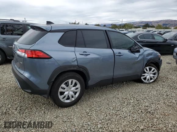 ✅ 2024 Toyota Corolla Cross L • VIN: 7MUAAABG3RV103947 • Lot: 81992585. Wystawiony na Copart z przebiegiem 20 183 mil. Bezpłatny archiwum sprzedaży aukcyjnych z USA i szczegółowy raport historii pojazdu na DreamBid. Zdjęcie 3.