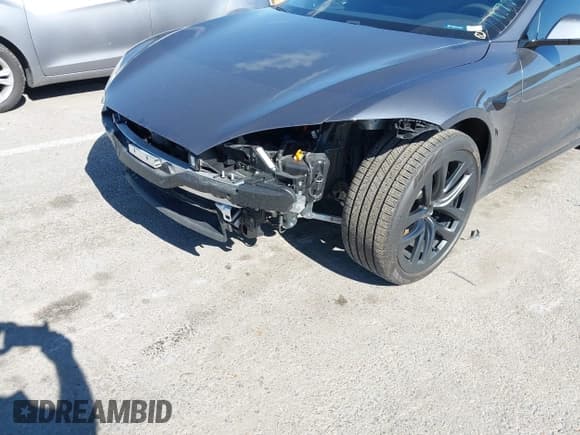 ✅ 2022 Tesla Model S • VIN: 5YJSA1E59NF477454 • Lot: 43486190. Wystawiony na IAAI z przebiegiem 22 594 mil. Bezpłatny archiwum sprzedaży aukcyjnych z USA i szczegółowy raport historii pojazdu na DreamBid. Zdjęcie 19.