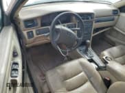 ✅ 1998 Volvo S70 • VIN: YV1LS5640W2431881 • Лот: 53925195. Опубликован ранее на Copart с пробегом Не указан. Бесплатный доступ к архиву аукционных продаж из США и подробный отчёт об истории автомобиля на DreamBid. Изображение 8.