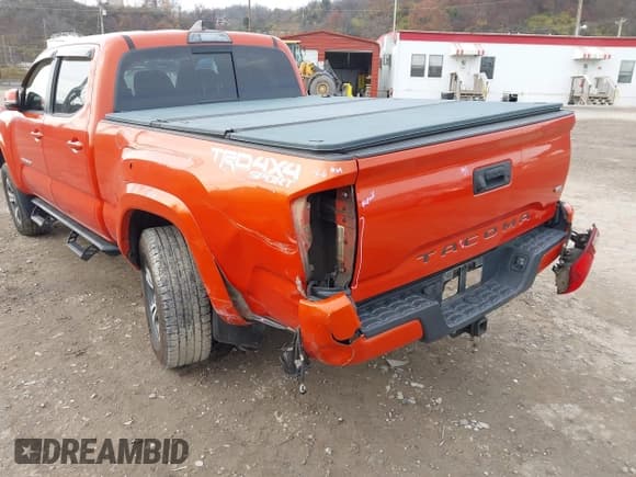 ✅ 2017 Toyota Tacoma SR5 • VIN: 3TMDZ5BN7HM014046 • Lot: 43777744. Listed on IAAI with 130,773 mi. Free auction sales archive from the USA and detailed vehicle history report at DreamBid. Image 6.