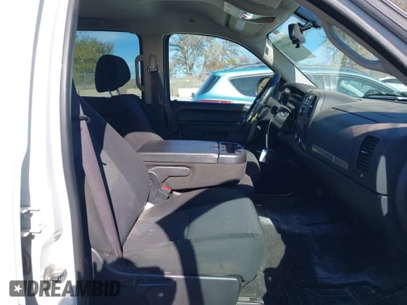 ✅ 2011 Chevrolet Silverado 1500 LT • VIN: 3GCPKSE39BG352144 • Lot: 43595693. Listed on IAAI with 207,328 mi. Free auction sales archive from the USA and detailed vehicle history report at DreamBid. Image 5.