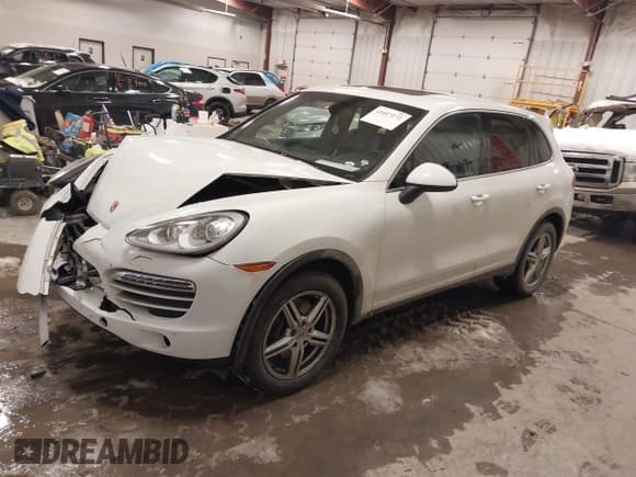 ✅ 2014 Porsche Cayenne • VIN: WP1AA2A29ELA09538 • Lot: 41617272. Listed on IAAI with 87,269 mi. Free auction sales archive from the USA and detailed vehicle history report at DreamBid. Image 17.