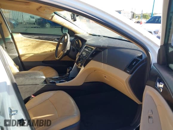 ✅ 2013 Hyundai Sonata SE • VIN: 5NPEC4AC4DH685867 • Lot: 43403812. Wystawiony na IAAI z przebiegiem 233 190 mil. Bezpłatny archiwum sprzedaży aukcyjnych z USA i szczegółowy raport historii pojazdu na DreamBid. Zdjęcie 5.