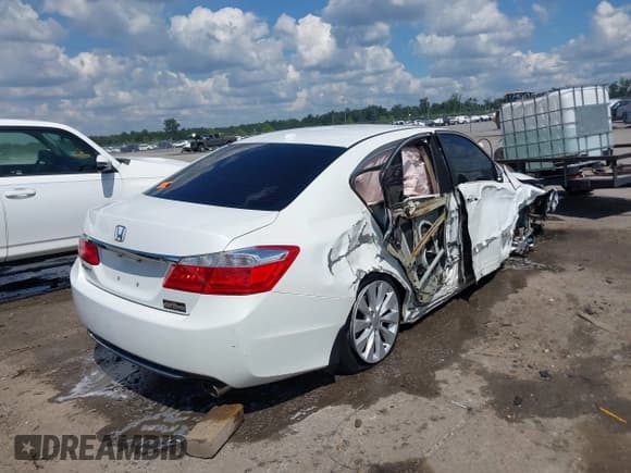 ✅ 2015 Honda Accord EX-L • VIN: 1HGCR2F8XFA079872 • Лот: 43321757. Опубликован ранее на IAAI с пробегом Не указан. Бесплатный доступ к архиву аукционных продаж из США и подробный отчёт об истории автомобиля на DreamBid. Изображение 4.