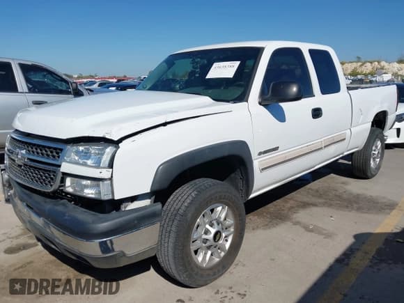 ✅ 2005 Chevrolet Silverado 2500HD Work Truck • VIN: 1GCHC29U85E135197 • Лот: 43638388. Опубликован ранее на IAAI с пробегом 326 283 миль. Бесплатный доступ к архиву аукционных продаж из США и подробный отчёт об истории автомобиля на DreamBid. Изображение 2.
