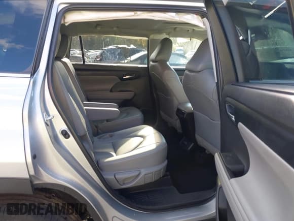 ✅ 2022 Toyota Highlander XLE • VIN: 5TDGZRBH9NS219345 • Лот: 43576999. Опубликован ранее на IAAI с пробегом 44 731 миль. Бесплатный доступ к архиву аукционных продаж из США и подробный отчёт об истории автомобиля на DreamBid. Изображение 8.