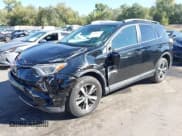 ✅ 2017 Toyota RAV4 XLE • VIN: 2T3RFREV2HW611850 • Lot: 43401879. Wystawiony na IAAI z przebiegiem 72 089 mil. Bezpłatny archiwum sprzedaży aukcyjnych z USA i szczegółowy raport historii pojazdu na DreamBid. Zdjęcie 17.