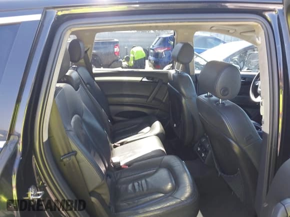 ✅ 2007 Audi Q7 Premium • VIN: WA1EV74L77D069608 • Lot: 41679714. Wystawiony na IAAI z przebiegiem 129 954 mil. Bezpłatny archiwum sprzedaży aukcyjnych z USA i szczegółowy raport historii pojazdu na DreamBid. Zdjęcie 8.