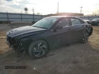 2025 Hyundai Elantra SEL Convenience z VIN KMHLS4DG0SU880663, wystawiony jako Copart lot #87740015 z przebiegiem 4 858 mil mil oraz Szkoda całkowita • Salvage title. Historia ofert i sprzedaży dostępna na DreamBid. Obrazek 1.