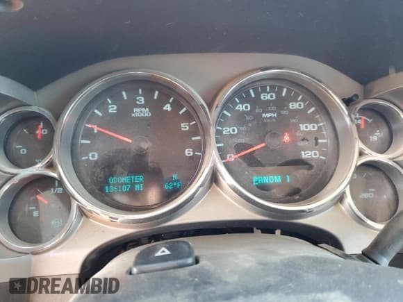 ✅ 2014 Chevrolet Silverado 2500HD LT • VIN: 1GC1CXCG5EF101004 • Lot: 85304134. Wystawiony na Copart z przebiegiem 136 107 mil. Bezpłatny archiwum sprzedaży aukcyjnych z USA i szczegółowy raport historii pojazdu na DreamBid. Zdjęcie 9.