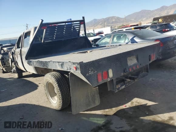 ✅ 2008 GMC Sierra 3500HD DRW SLE2 • VIN: 1GTJK33698F211447 • Lot: 74363874. Wystawiony na Copart z przebiegiem 272 182 mil. Bezpłatny archiwum sprzedaży aukcyjnych z USA i szczegółowy raport historii pojazdu na DreamBid. Zdjęcie 2.