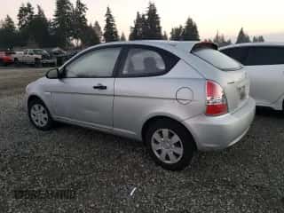 2007 Hyundai Accent GS z VIN KMHCM36C27U014985, wystawiony jako Copart lot #83150244 z przebiegiem 151 948 mil mil oraz Czysty tytuł • Clean title. Historia ofert i sprzedaży dostępna na DreamBid. Obrazek 2.