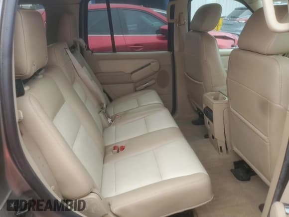 ✅ 2006 Ford Explorer XLT • VIN: 1FMEU63E26UB53321 • Lot: 81518115. Listed on Copart with 84,388 mi. Free auction sales archive from the USA and detailed vehicle history report at DreamBid. Image 11.