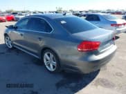 ✅ 2015 Volkswagen Passat SE • VIN: 1VWBV7A35FC056905 • Lot: 43710442. Wystawiony na IAAI z przebiegiem 93 361 mil. Bezpłatny archiwum sprzedaży aukcyjnych z USA i szczegółowy raport historii pojazdu na DreamBid. Zdjęcie 3.