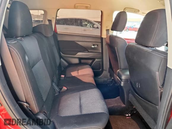 ✅ 2017 Mitsubishi Outlander ES • VIN: JA4AD2A30HZ029447 • Лот: 70278045. Опубликован ранее на Copart с пробегом 134 988 миль. Бесплатный доступ к архиву аукционных продаж из США и подробный отчёт об истории автомобиля на DreamBid. Изображение 11.