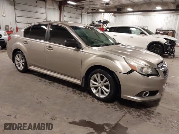 ✅ 2014 Subaru Legacy 2.5i • VIN: 4S3BMCA63E3034215 • Lot: 43552894. Wystawiony na IAAI z przebiegiem 135 351 mil. Bezpłatny archiwum sprzedaży aukcyjnych z USA i szczegółowy raport historii pojazdu na DreamBid. Zdjęcie 1.