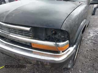 1998 Chevrolet Blazer LT with VIN 1GNDT13W1W2174436, listed as a IAAI auction lot 41212378 with Not provided miles and . Bid and sale history available at DreamBid. Image 6.