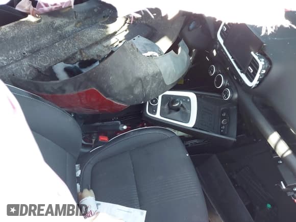 ✅ 2024 Hyundai Venue SEL • VIN: KMHRC8A33RU327385 • Lot: 41247378. Listed on IAAI with 5,591 mi. Free auction sales archive from the USA and detailed vehicle history report at DreamBid. Image 5.