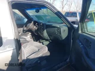 ✅ 1999 Chevrolet Blazer LT • VIN: 1GNDT13W9X2186755 • Lot: 41865171. Wystawiony na IAAI z przebiegiem 107 191 mil. Bezpłatny archiwum sprzedaży aukcyjnych z USA i szczegółowy raport historii pojazdu na DreamBid. Zdjęcie 5.