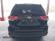 ✅ 2019 Toyota Highlander SE • VIN: 5TDJZRFH5KS575352 • Лот: 43284600. Опубликован ранее на IAAI с пробегом 106 679 миль. Бесплатный доступ к архиву аукционных продаж из США и подробный отчёт об истории автомобиля на DreamBid. Изображение 17.