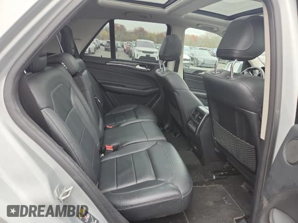 ✅ 2016 Mercedes-Benz GLE 400 • VIN: 4JGDA5GB0GA622276 • Lot: 92001265. Wystawiony na Copart z przebiegiem 110 716 mil. Bezpłatny archiwum sprzedaży aukcyjnych z USA i szczegółowy raport historii pojazdu na DreamBid. Zdjęcie 10.