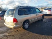 ✅ 2000 Chrysler Town & Country LX • VIN: 1C4GP44G4YB706395 • Lot: 43800840. Listed on IAAI with 149,459 mi. Free auction sales archive from the USA and detailed vehicle history report at DreamBid. Image 4.