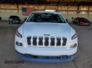 ✅ 2015 Jeep Cherokee Sport • VIN: 1C4PJLAB5FW676995 • Lot: 94804395. Wystawiony na Copart z przebiegiem 110 517 mil. Bezpłatny archiwum sprzedaży aukcyjnych z USA i szczegółowy raport historii pojazdu na DreamBid. Zdjęcie 5.