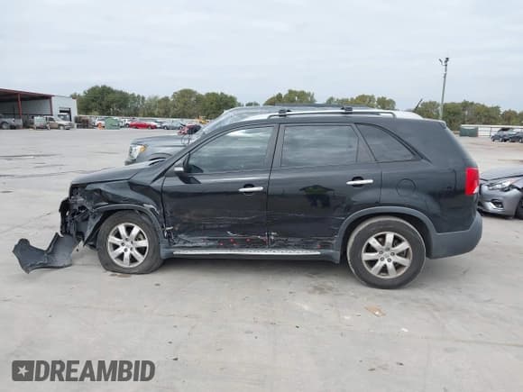 ✅ 2013 Kia Sorento LX • VIN: 5XYKT4A65DG323924 • Лот: 43502548. Опубликован ранее на IAAI с пробегом 172 709 миль. Бесплатный доступ к архиву аукционных продаж из США и подробный отчёт об истории автомобиля на DreamBid. Изображение 15.