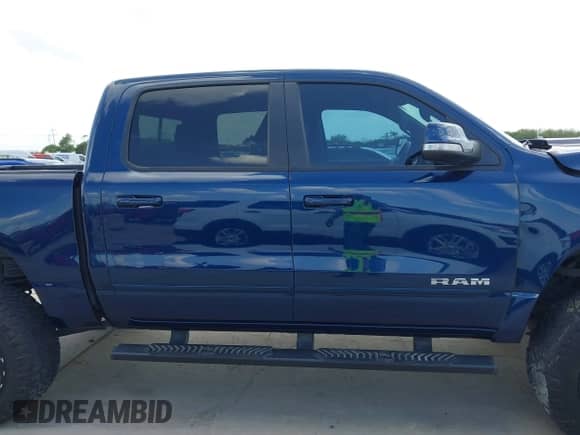 2020 Ram 1500 Big Horn z VIN 1C6SRFFTXLN108482, wystawiony jako IAAI lot #42850582 z przebiegiem 140 296 mil mil oraz . Historia ofert i sprzedaży dostępna na DreamBid. Obrazek 13.