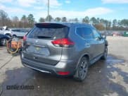 ✅ 2018 Nissan Rogue S • VIN: JN8AT2MT3JW464785 • Lot: 43680316. Wystawiony na IAAI z przebiegiem 135 335 mil. Bezpłatny archiwum sprzedaży aukcyjnych z USA i szczegółowy raport historii pojazdu na DreamBid. Zdjęcie 4.
