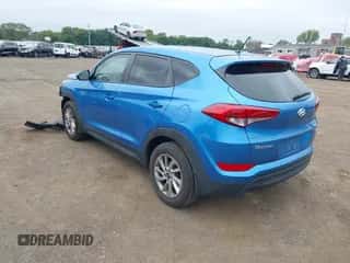 2018 Hyundai Tucson SE z VIN KM8J2CA42JU652027, wystawiony jako IAAI lot #43194087 z przebiegiem 105 824 mil mil oraz . Historia ofert i sprzedaży dostępna na DreamBid. Obrazek 3.