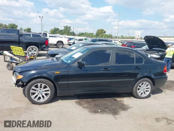 2004 BMW 3 Series 325i with VIN WBAEV33434KR27072, listed as a IAAI auction lot 43345034 with 150,731 mi miles and . Bid and sale history available at DreamBid. Image 14.