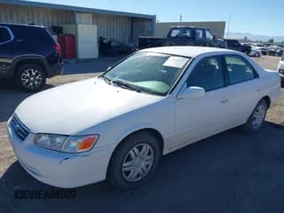 ✅ 2001 Toyota Camry LE • VIN: JT2BG22K010546175 • Lot: 43643271. Wystawiony na IAAI z przebiegiem 221 012 mil. Bezpłatny archiwum sprzedaży aukcyjnych z USA i szczegółowy raport historii pojazdu na DreamBid. Zdjęcie 2.