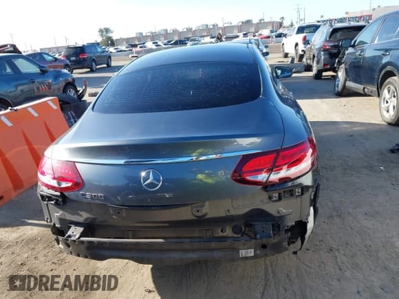 ✅ 2019 Mercedes-Benz C 300 • VIN: WDDWJ8DB8KF826229 • Lot: 41932314. Wystawiony na IAAI z przebiegiem 51 305 mil. Bezpłatny archiwum sprzedaży aukcyjnych z USA i szczegółowy raport historii pojazdu na DreamBid. Zdjęcie 17.