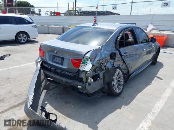 ✅ 2011 BMW 3 Series 328i • VIN: WBAPH5C53BF093444 • Lot: 43061446. Listed on IAAI with 131,634 mi. Free auction sales archive from the USA and detailed vehicle history report at DreamBid. Image 6.