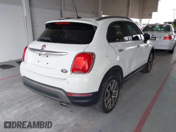 ✅ 2018 FIAT 500X Trekking • VIN: ZFBCFXCB5JP716129 • Lot: 42947704. Wystawiony na IAAI z przebiegiem 119 977 mil. Bezpłatny archiwum sprzedaży aukcyjnych z USA i szczegółowy raport historii pojazdu na DreamBid. Zdjęcie 4.