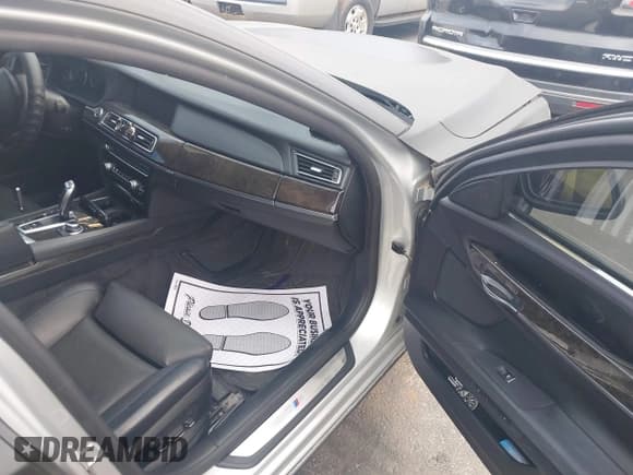 ✅ 2011 BMW 7 Series 750Li • VIN: WBAKB8C57BC852272 • Лот: 43098692. Опубликован ранее на IAAI с пробегом 140 076 миль. Бесплатный доступ к архиву аукционных продаж из США и подробный отчёт об истории автомобиля на DreamBid. Изображение 5.